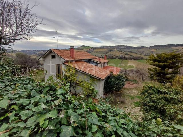Rustico in vendita a Ponterotto, Marche