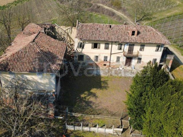 Rustico in vendita a Regione Bologna, Agliano Terme
