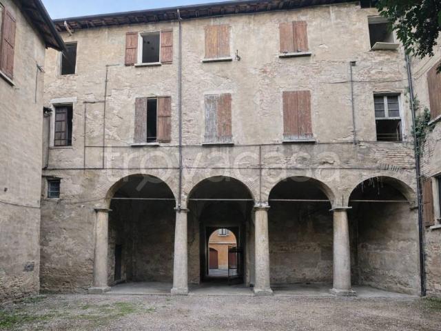 Palazzo in vendita a Porta Castello, Re