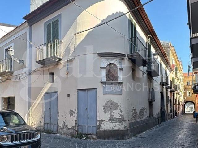Palazzo in vendita a Rione Savignano, Aversa