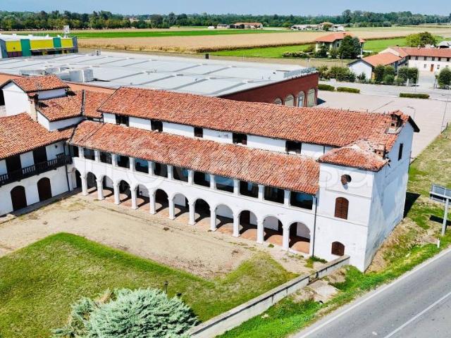 Palazzo in vendita a Genola, Cuneo