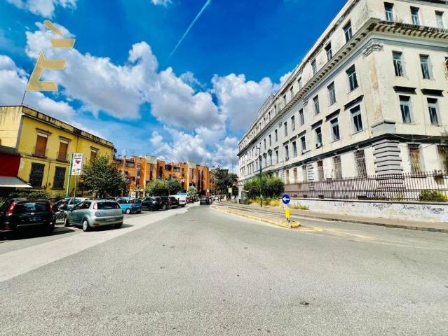 Palazzo in vendita a Napoli