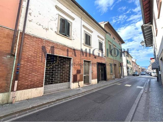 Palazzo in vendita a Prato, Toscana