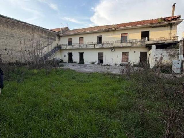 Palazzo in vendita a Trentola, Campania