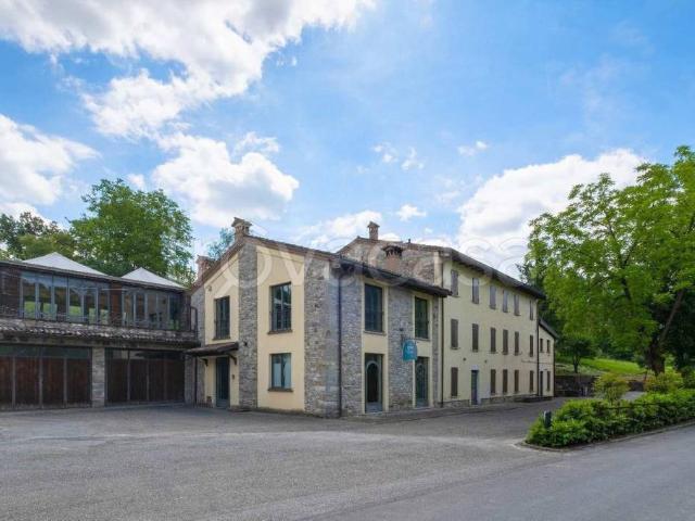 Palazzo in vendita a Varano De' Melegari, Reggio Emilia