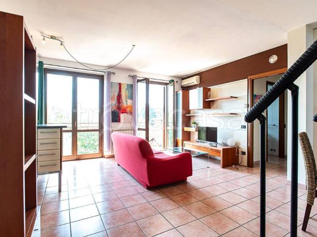 Appartamento in vendita a Cairate, Lombardia