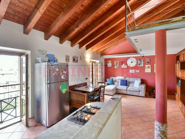 Appartamento in vendita a Crevenna, Erba