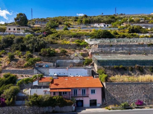 Villa Indipendente in vendita a Poggi Inferiore, Imperia