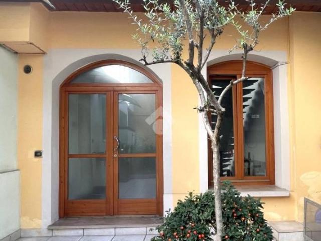 Appartamento in vendita a Lonato, Lombardia