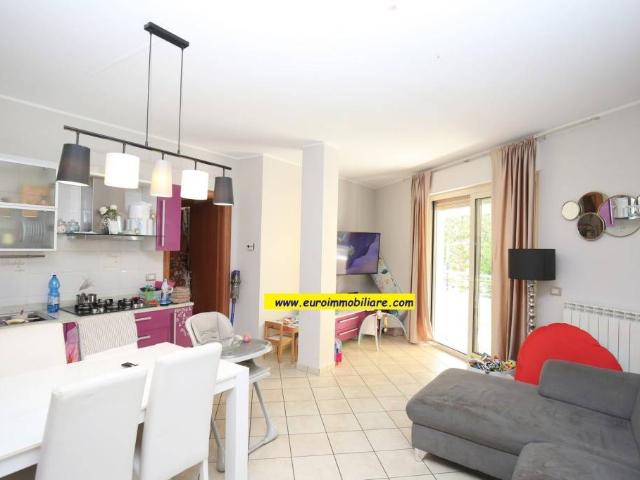 Appartamento in vendita a Quartiere dei poeti, Pineto
