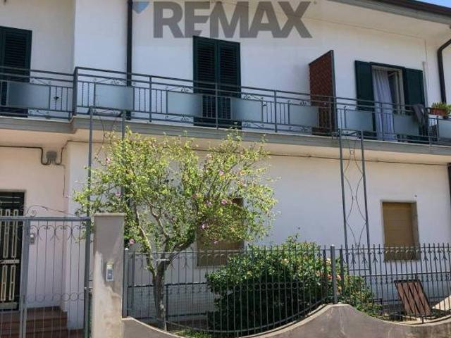 Appartamento in vendita a Marina di Roseto Capo Spulico, Calabria