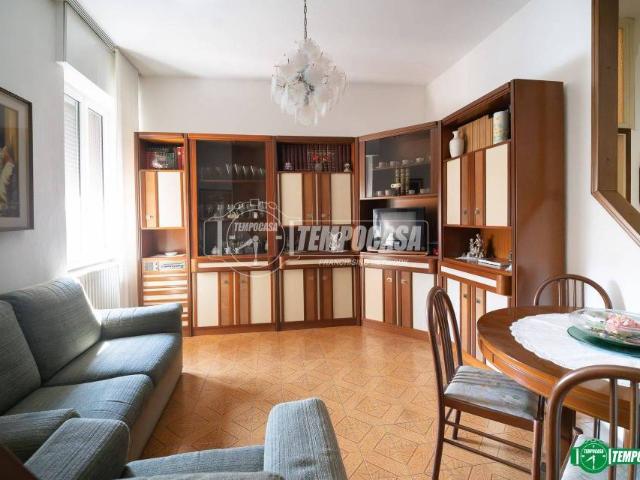 Appartamento in vendita a Albiate, Lombardia
