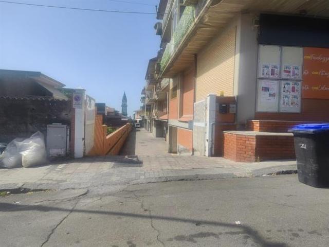 Capannone in vendita a Pedara, Sicilia
