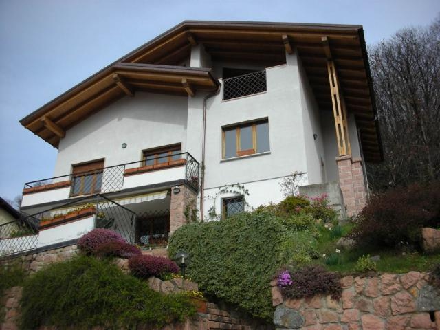 Villa Indipendente in vendita a Comunità Montana del Piambello, Cuasso Al Monte