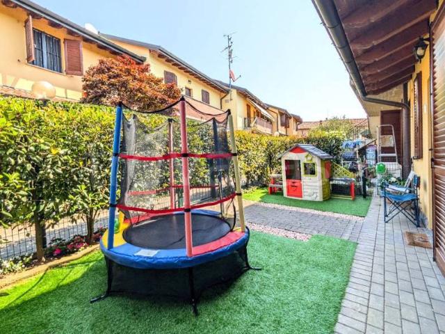 Villa Schiera in vendita a Bornasco, Lombardia