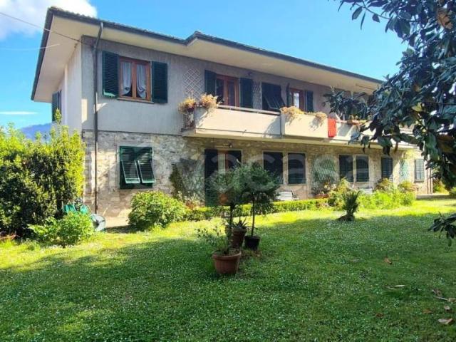 Villa Indipendente in vendita a Capannori, Toscana