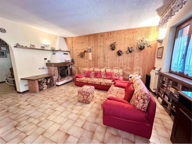 Villa Schiera in vendita a Casargo, Lombardia