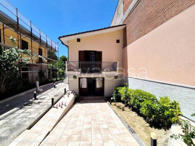 Villa Schiera in vendita a Castel Di Ieri, Abruzzo