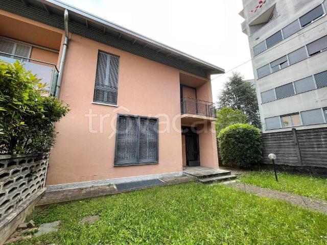Villa Schiera in vendita a Castegnate, Castellanza