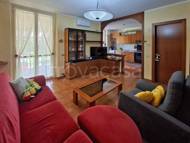 Villa Schiera in vendita a Comabbio, Lombardia