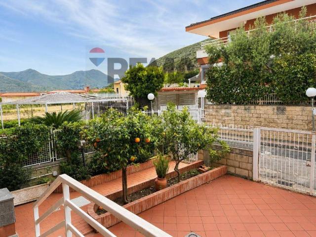 Villa Schiera in vendita a Merola, Minturno