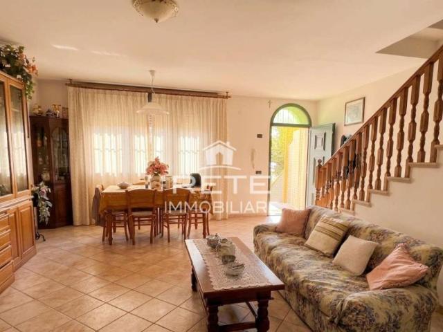 Villa Schiera in vendita a Bellaria, Reggio Emilia