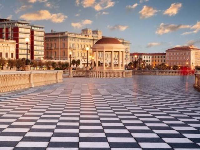 Villa Schiera in vendita a Livorno