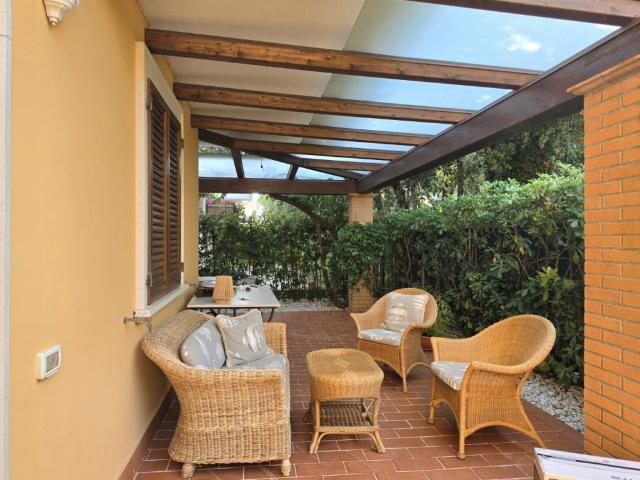 Villa Schiera in vendita a Marina di Massa, Marina Di Massa