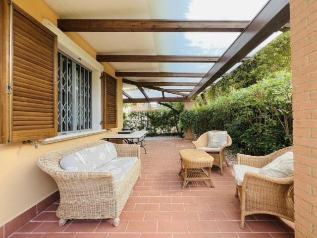 Villa Schiera in vendita a Marina di Massa, Marina Di Massa