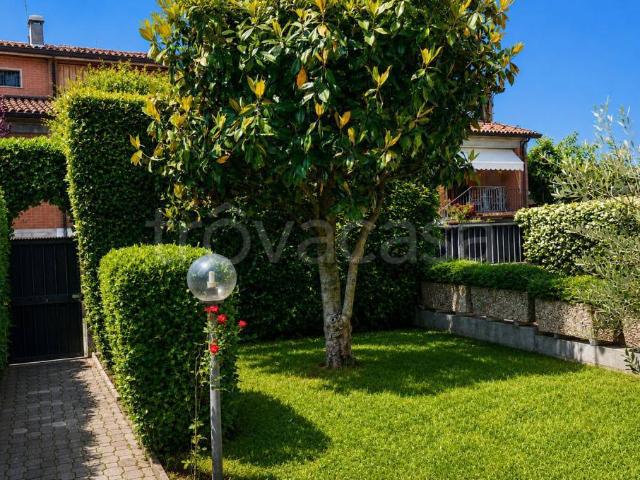 Villa Schiera in vendita a Montechiarugolo, Reggio Emilia