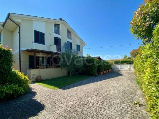 Villa Schiera in vendita a Ponsacco, Toscana