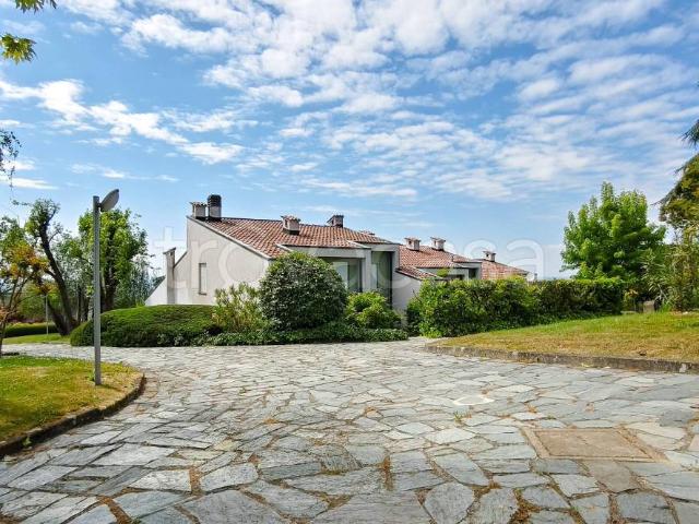 Villa Schiera in vendita a Vho, Piemonte