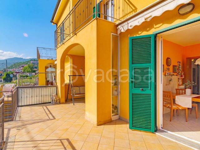 Villa Schiera in vendita a Tovo San Giacomo, Liguria