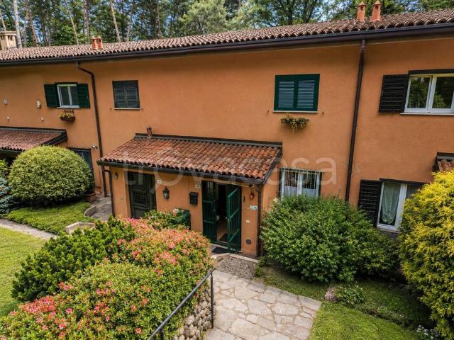 Villa Schiera in vendita a Venegono Superiore, Lombardia