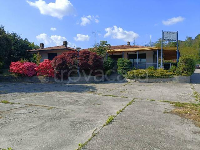 Villa Indipendente in vendita a Bizzarone, Lombardia