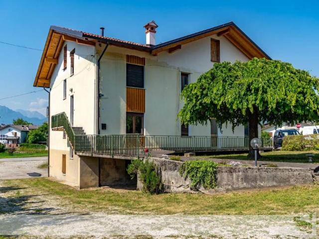 Villa Indipendente in vendita a Borgo Valbelluna, Gus
