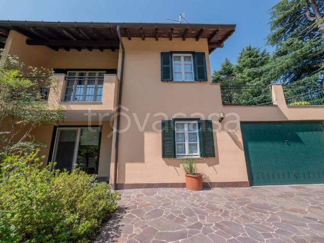 Villa Indipendente in vendita a Brunate, Lombardia