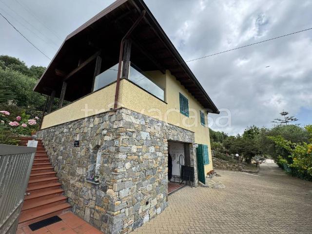Villa Indipendente in vendita a Castellaro, Liguria