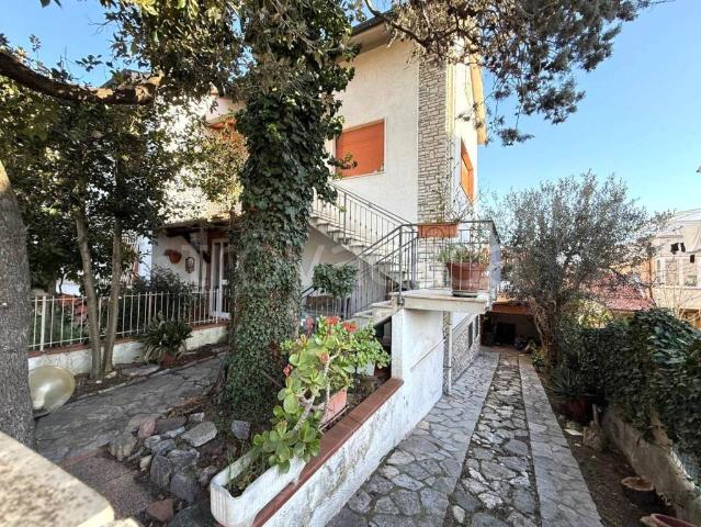 Villa Indipendente in vendita a Cecina, Toscana