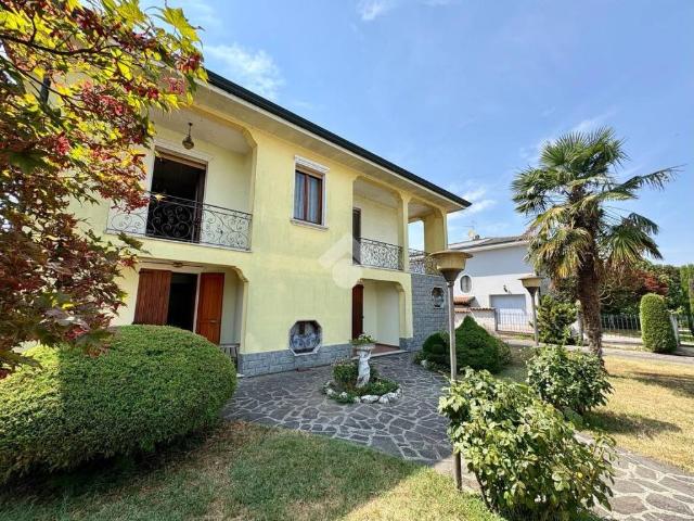 Villa Indipendente in vendita a Crema, Lombardia