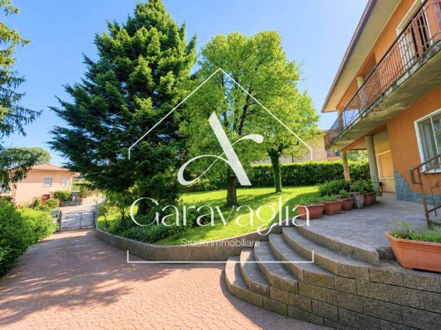 Villa Indipendente in vendita a Daverio, Lombardia