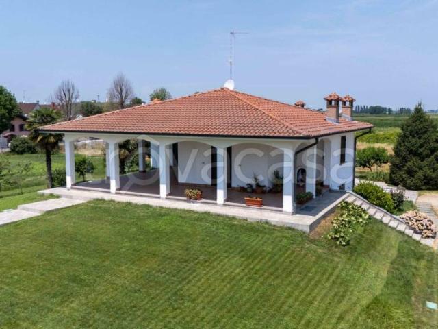 Villa Indipendente in vendita a Dorno, Lombardia