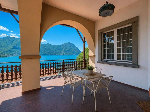 Villa Indipendente in vendita a Carassone, Lovere
