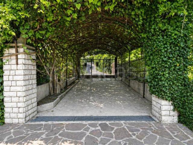 Villa Indipendente in vendita a Moniga Del Garda, Lombardia