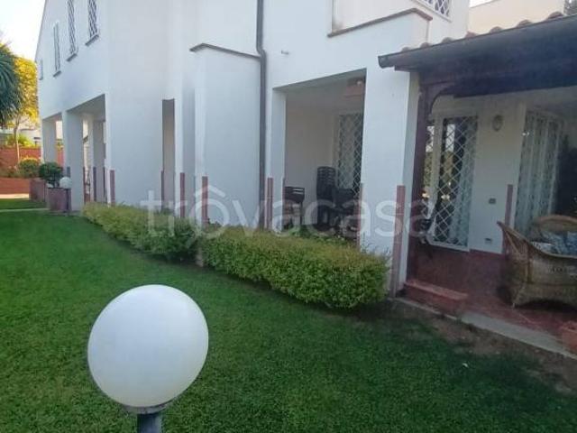 Villa Indipendente in vendita a Montalto Di Castro, Lazio