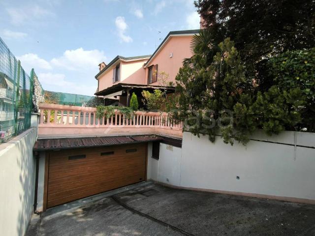 Villa Indipendente in vendita a Pognano, Lombardia