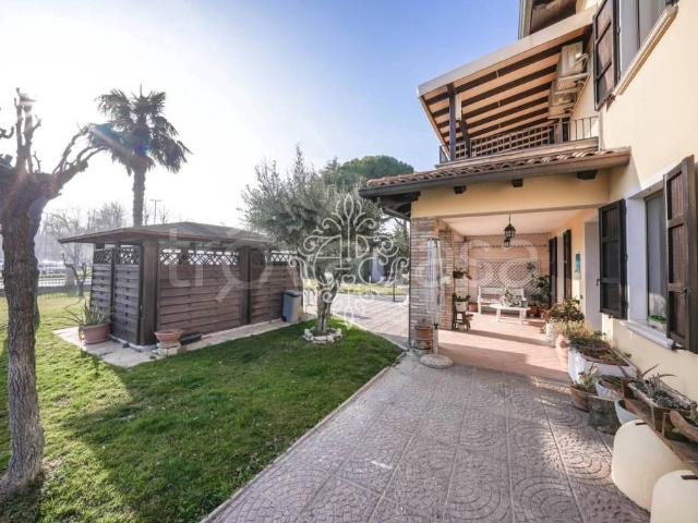 Villa Indipendente in vendita a Ravenna, Reggio Emilia