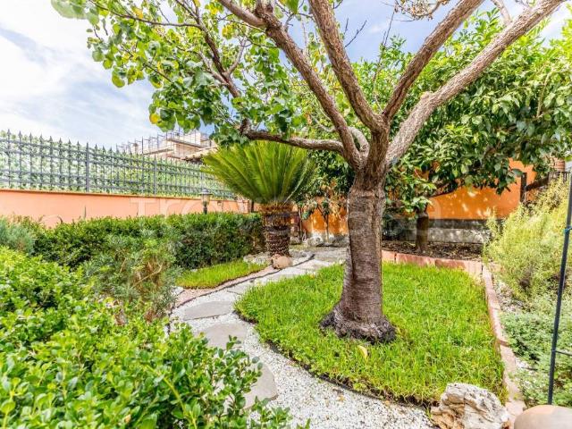 Villa Indipendente in vendita a Acilia Sud, Roma