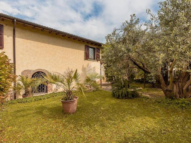 Villa Indipendente in vendita a Sommacampagna, Veneto