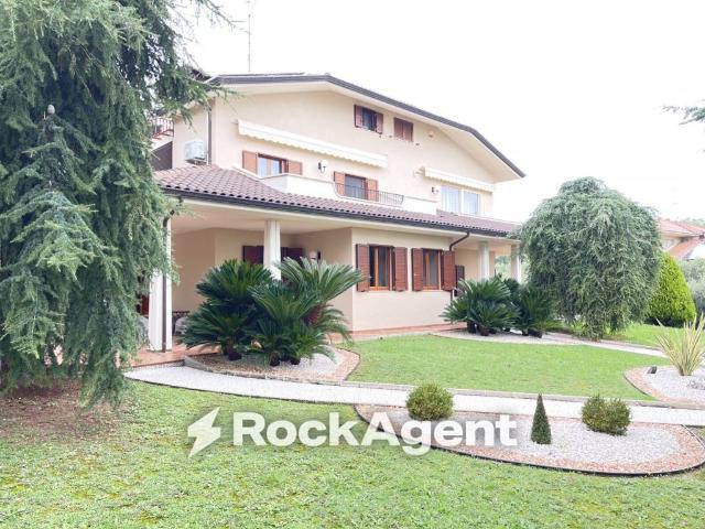 Villa Indipendente in vendita a Colle Luna, Tortoreto